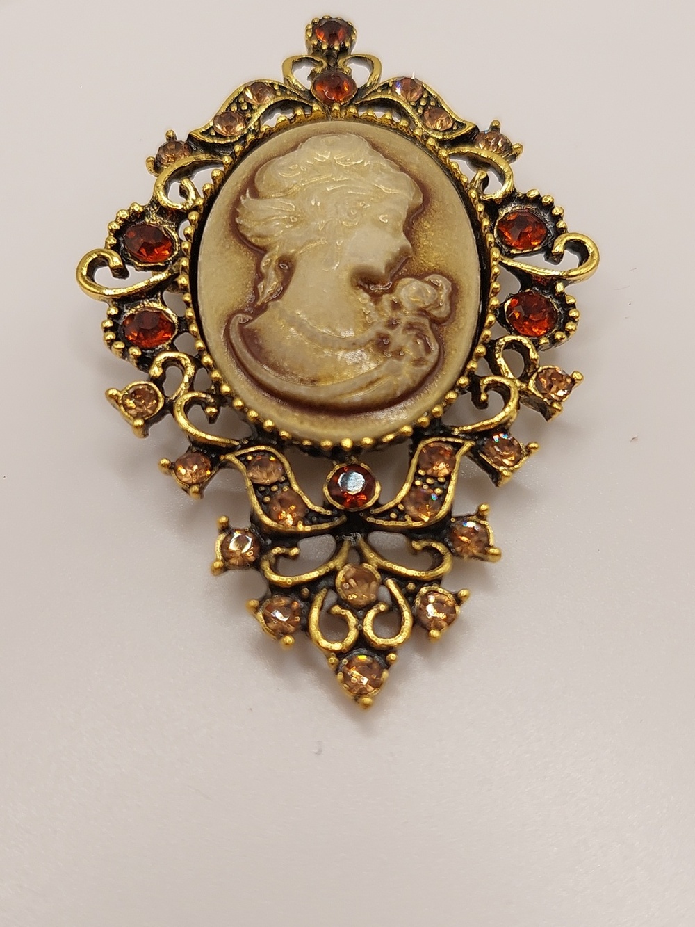 Vintage-Inspired NEW Goldtone Right-facing Cameo Red Pink Rhinestones